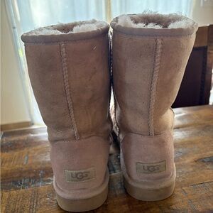 UGG Classic Short size 8